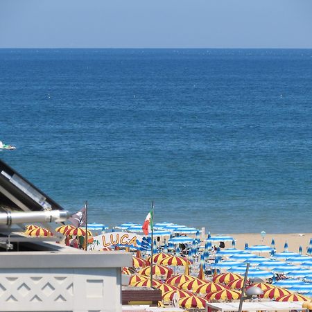 Hotel Gemini Ріміні Екстер'єр фото