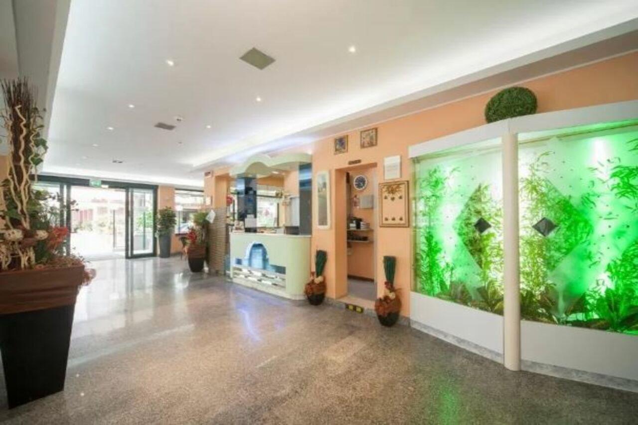 Hotel Gemini Ріміні Екстер'єр фото