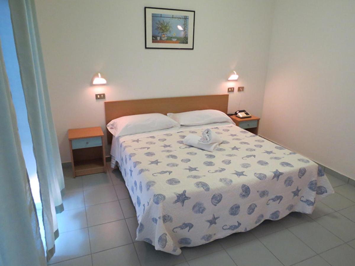 Hotel Gemini Ріміні Екстер'єр фото