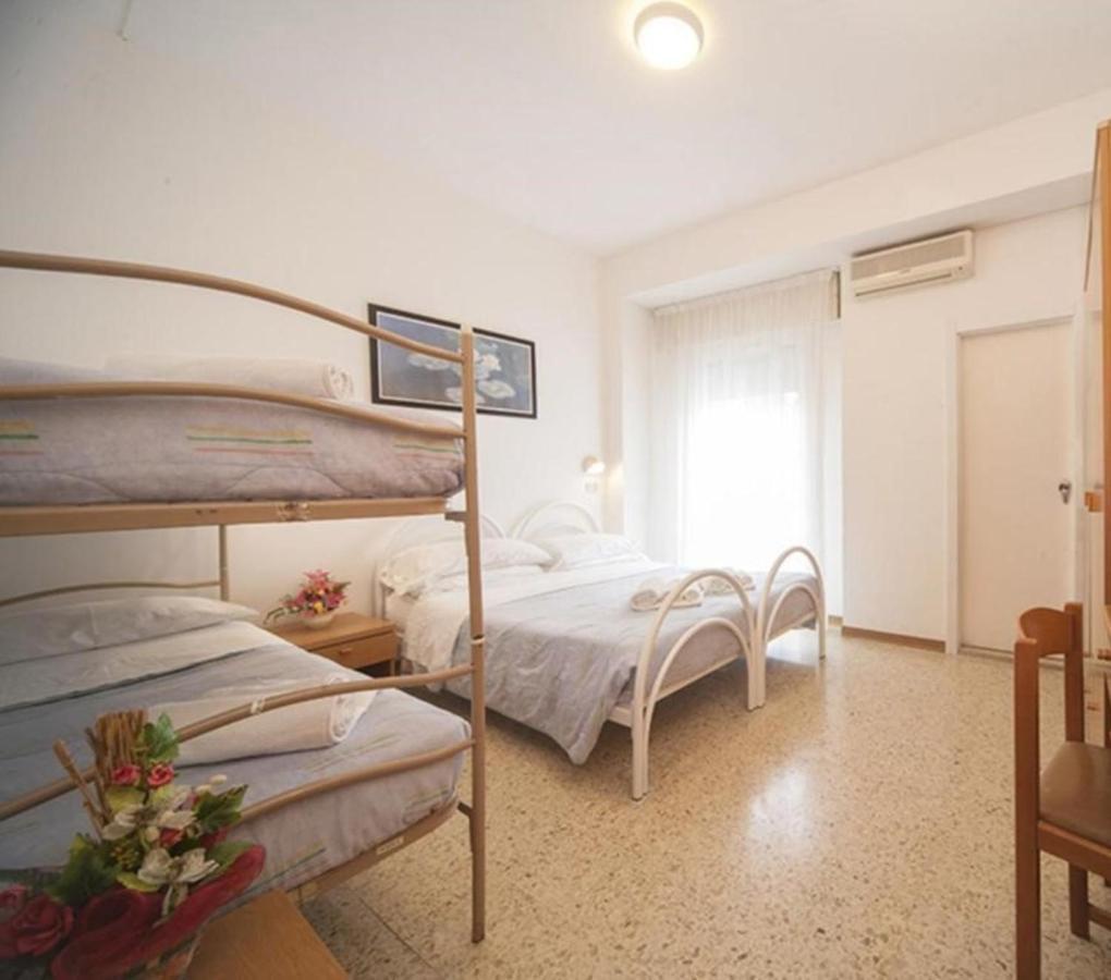 Hotel Gemini Ріміні Екстер'єр фото