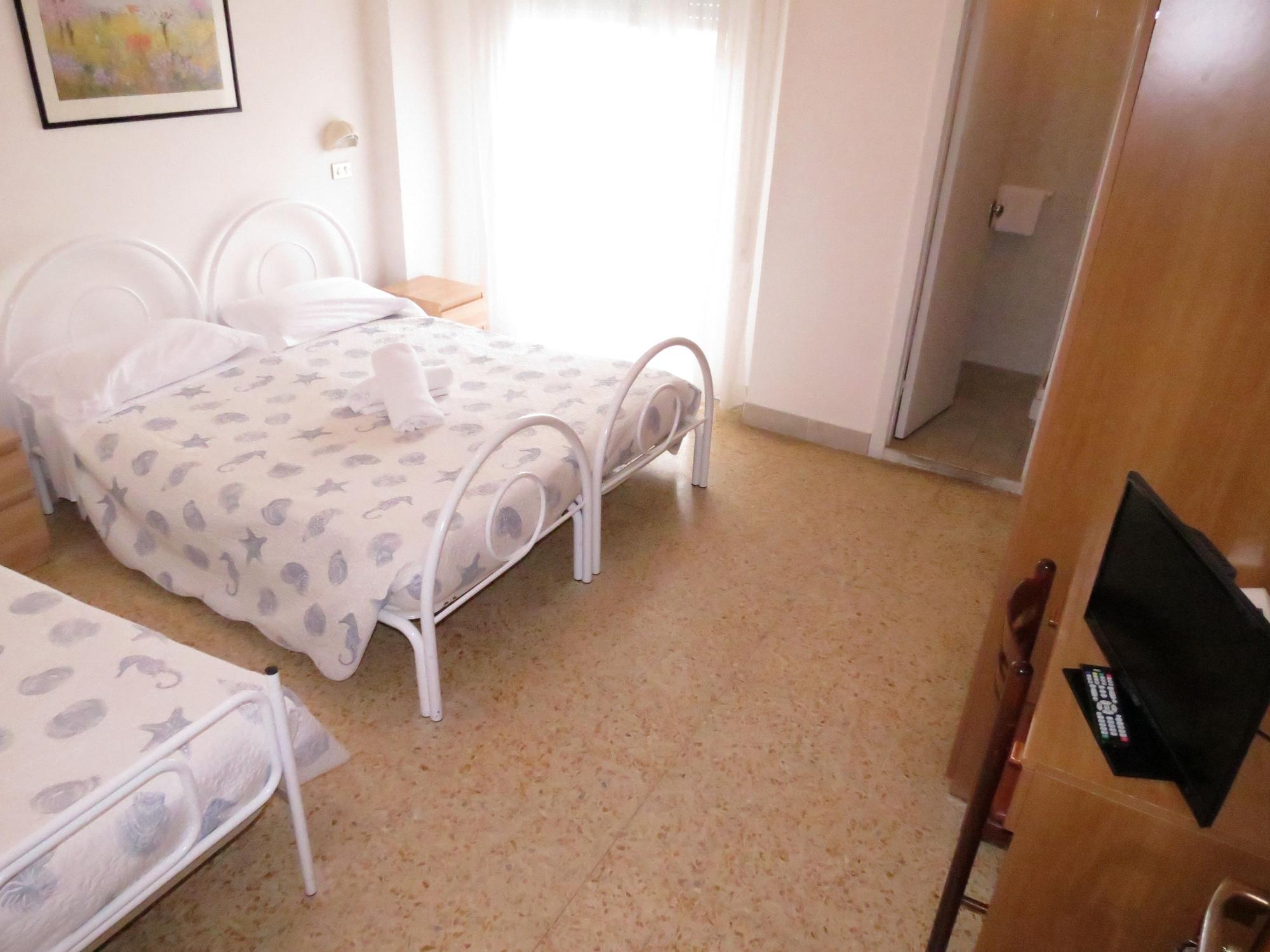 Hotel Gemini Ріміні Екстер'єр фото