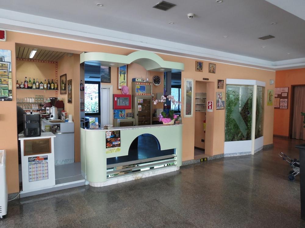 Hotel Gemini Ріміні Екстер'єр фото