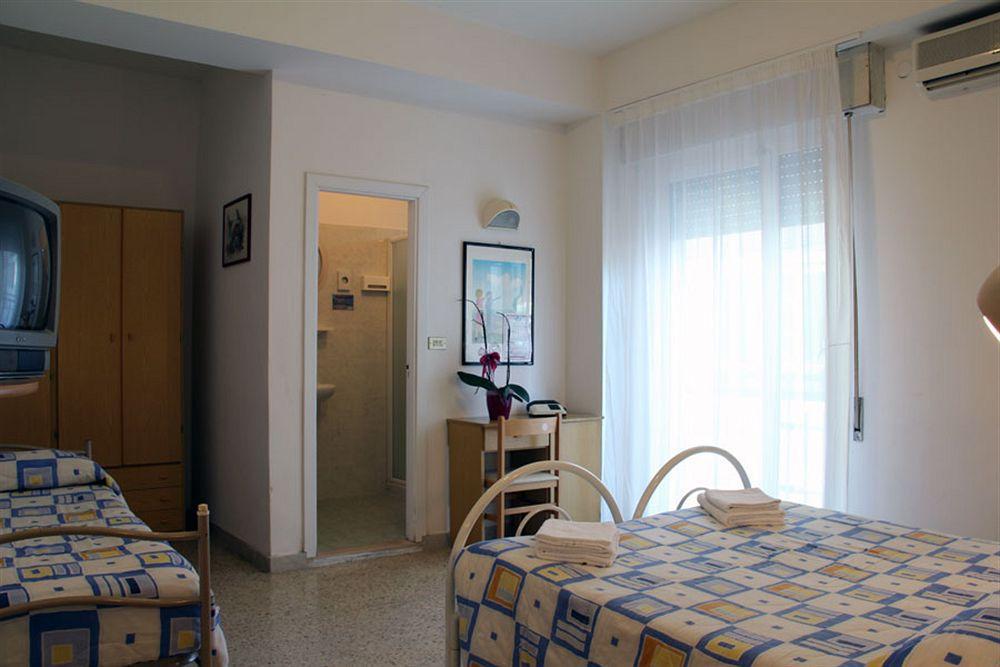 Hotel Gemini Ріміні Екстер'єр фото
