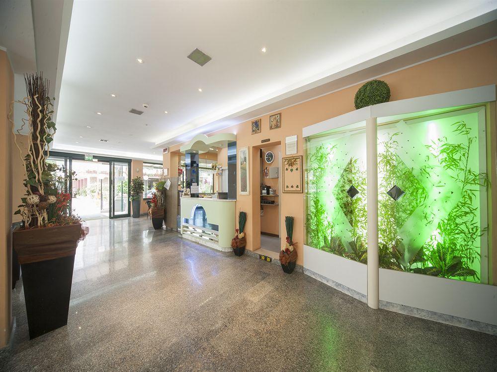 Hotel Gemini Ріміні Екстер'єр фото