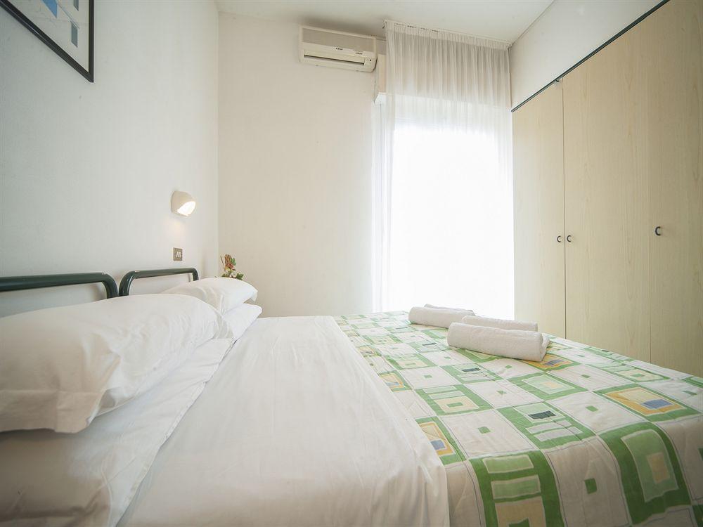 Hotel Gemini Ріміні Екстер'єр фото
