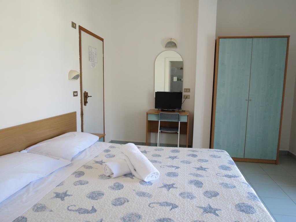 Hotel Gemini Ріміні Екстер'єр фото
